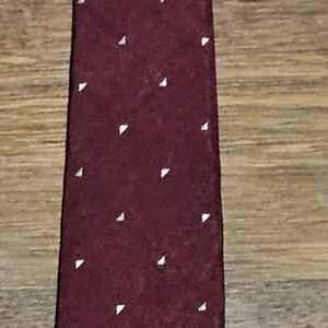 VINTAGE CHRISTIAN DIOR mens Paris New York  silk tie SIZE 57x3 COLOR BURGUNDY